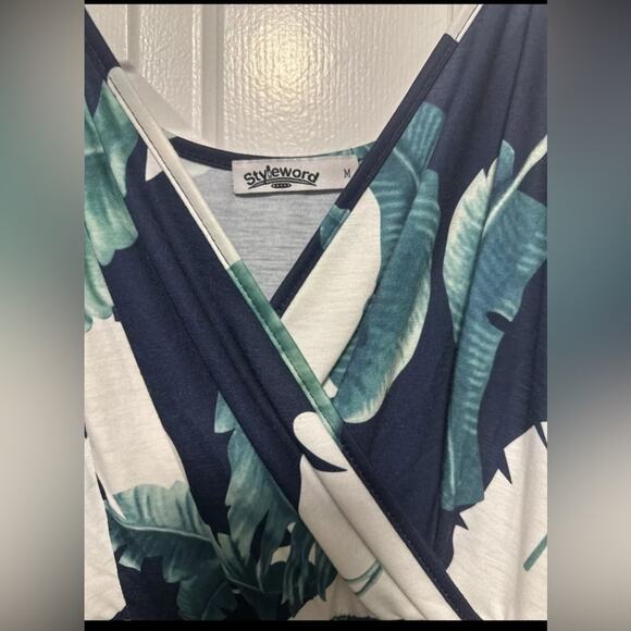 Women's Tropical Floral Dress - Medium - Picture 2 of 5